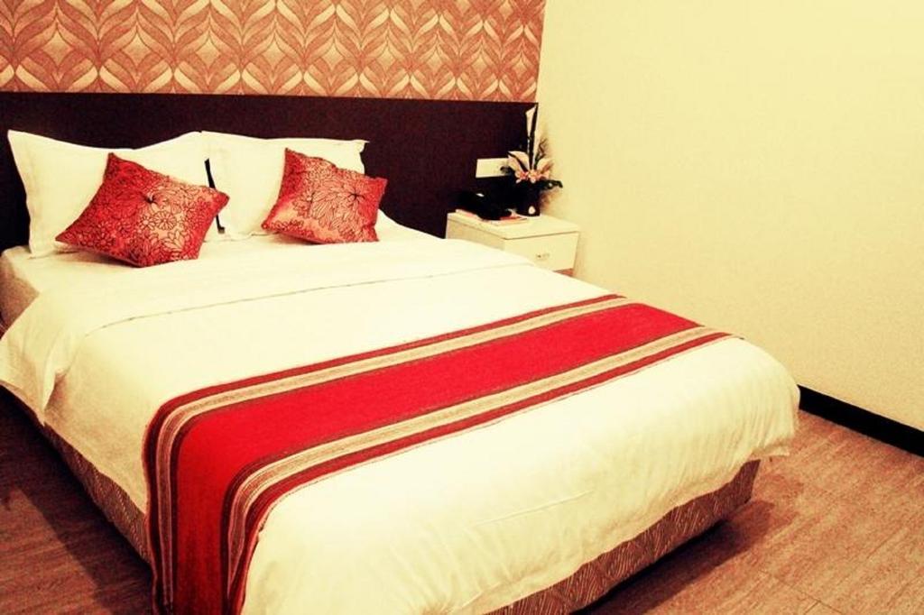 Adel Hotel Putatan Zimmer foto